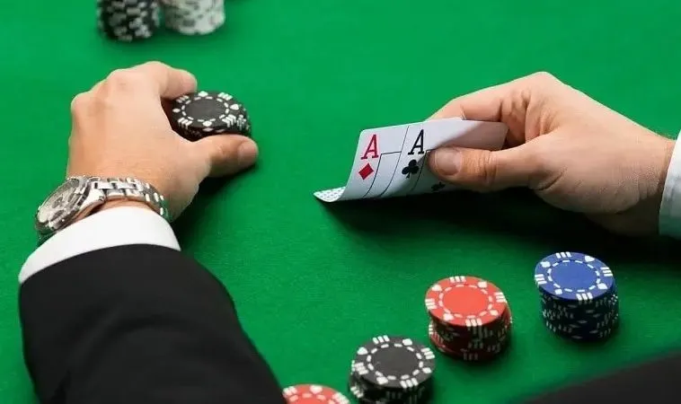 Xì Tố tại 12Play